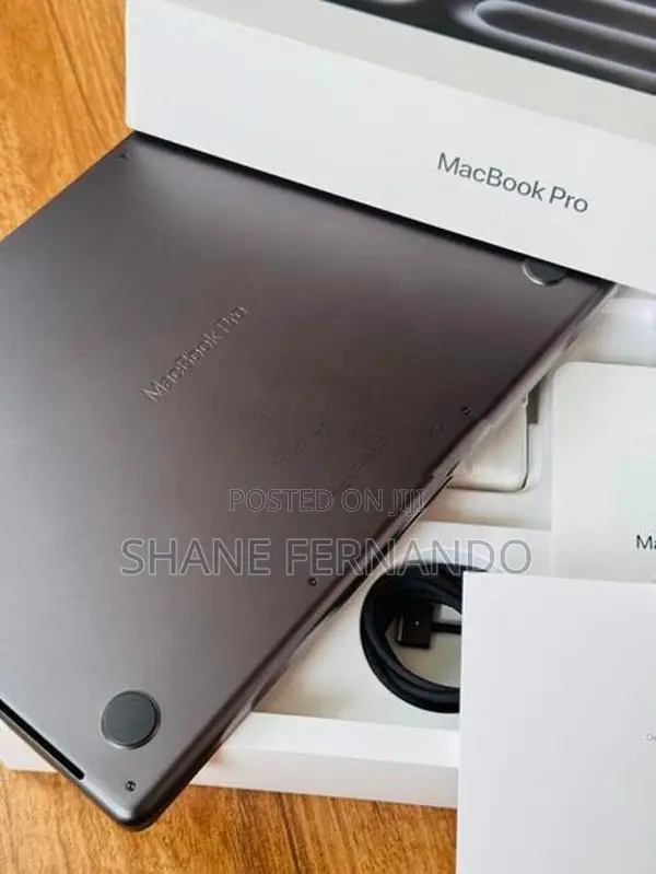 Apple MacBook M3 Pro 14"Inch 18GB/512GB 2023