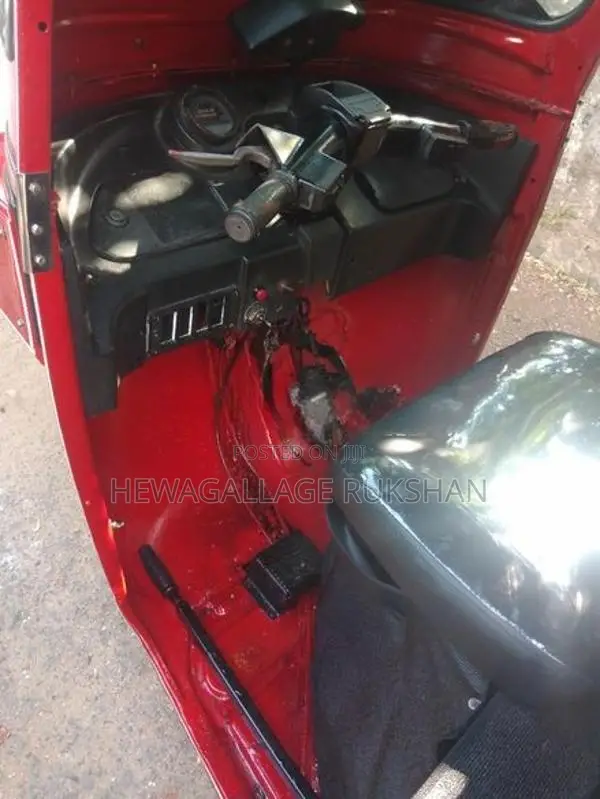 Bajaj RE RE-205 2010