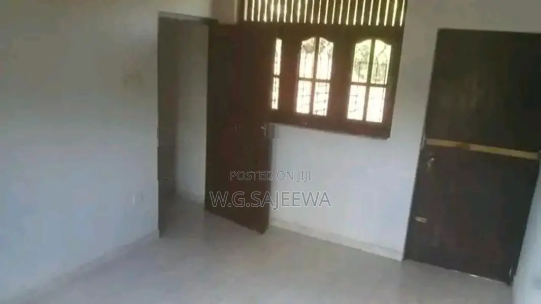 Commercial House Rent in Ja Ela - Main Road Facing