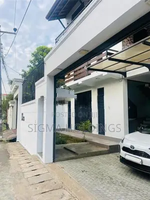 Luxury House with Pool For Sale Facing Kahanthota Road Malabe