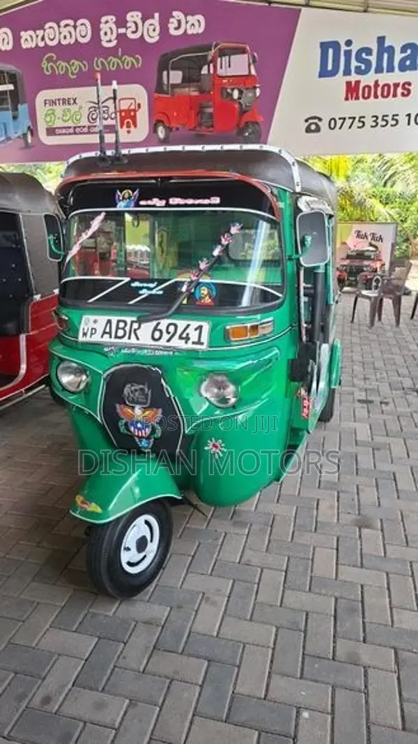 Bajaj RE 4Stroke 2018
