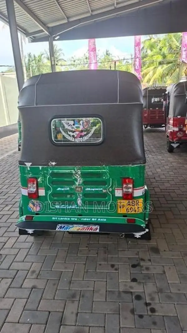 Bajaj RE 4Stroke 2018
