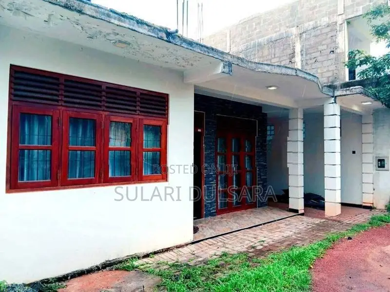 House for Sale in Yakkala – 6.2 Perch Land, 2 Bedrooms, Clear Deeds