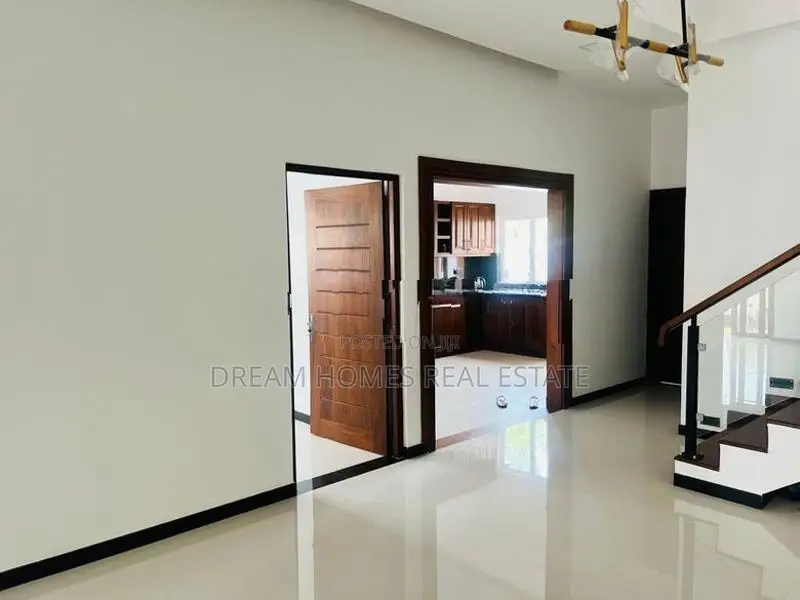 Luxury Modern 3-Storey House for Sale – , Pannipitiya