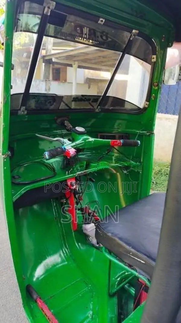 Bajaj RE 2 Storke 2004