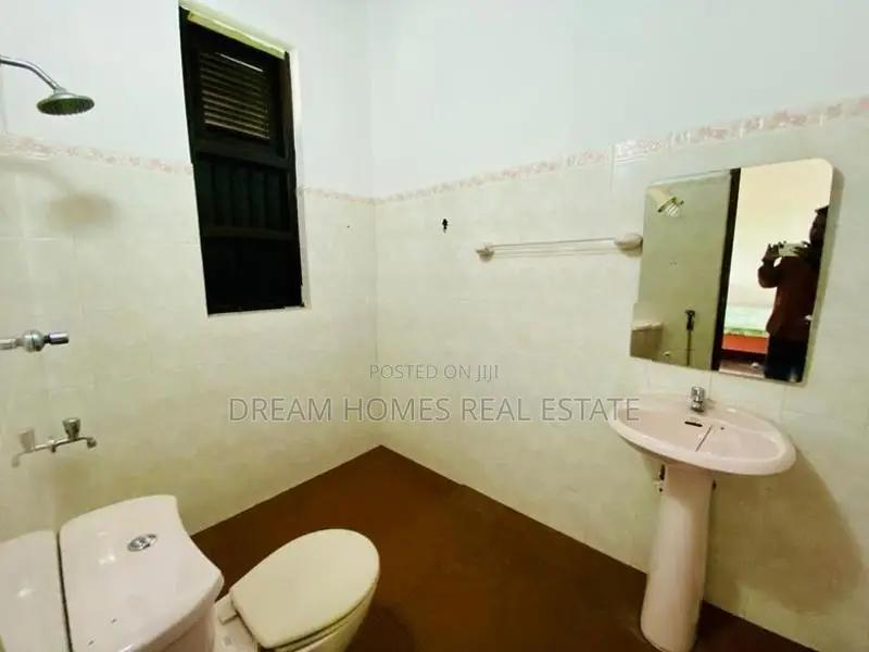 12 Perches Modern Solid Built Family Home for Sale – Athurugiriya