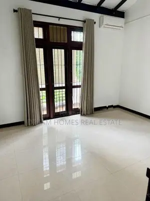 පර්චස් 10.5. Two Storey House for Sale in Athurugiriya