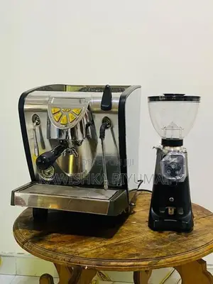 Coffee Machine With Grinder