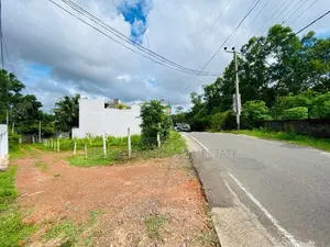 | 6.5 Perches 6.7 Land in Thalawathugoda
