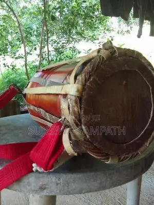 ඇහැල කොටයකින් සාදන ලද බෙරයක්
