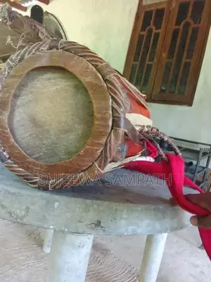 ඇහැල කොටයකින් සාදන ලද බෙරයක්