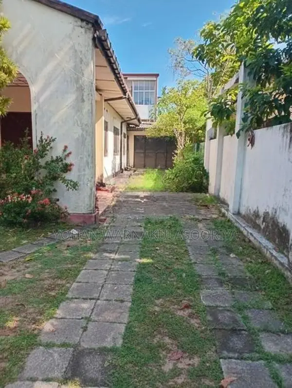 Land for Sale with A House in Moratuwa