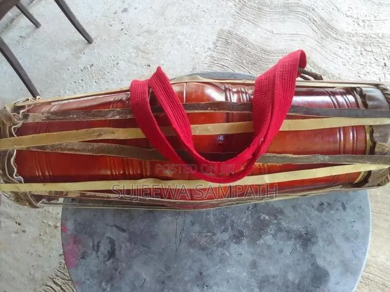 ඇහැල කොටයකින් සාදන ලද බෙරයක්