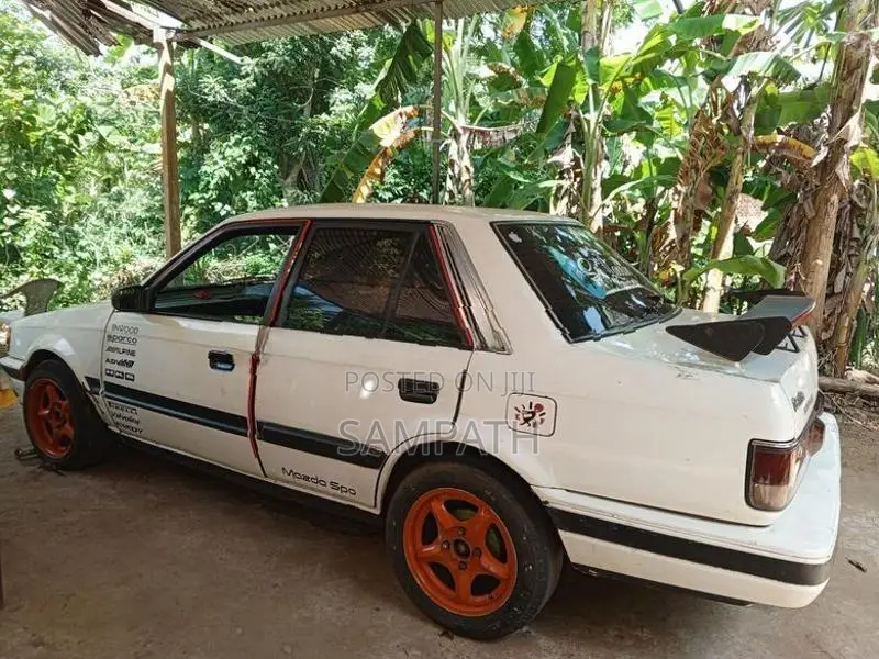 Mazda Familia 1987