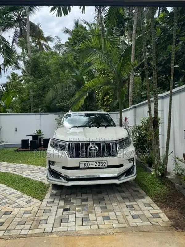 Toyota Land Cruiser Prado TX 150 2011