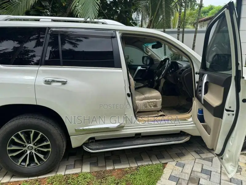 Toyota Land Cruiser Prado TX 150 2011