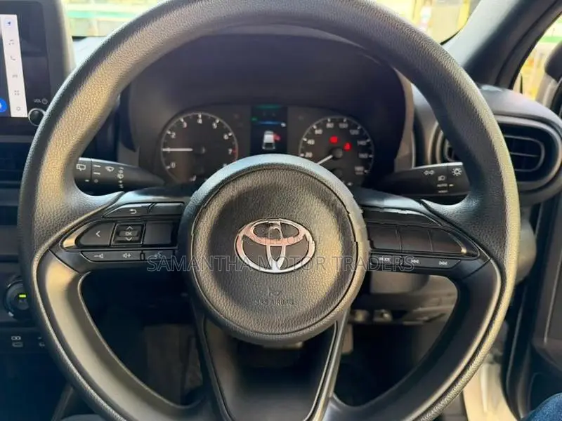 Toyota Yaris X Grade 2024
