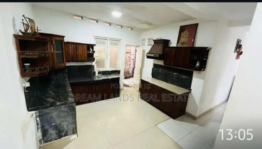 Kaduwela Commercial Building For Rent ( R - 725 )