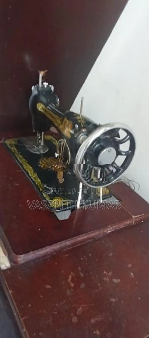 Uesd sawing machine with table