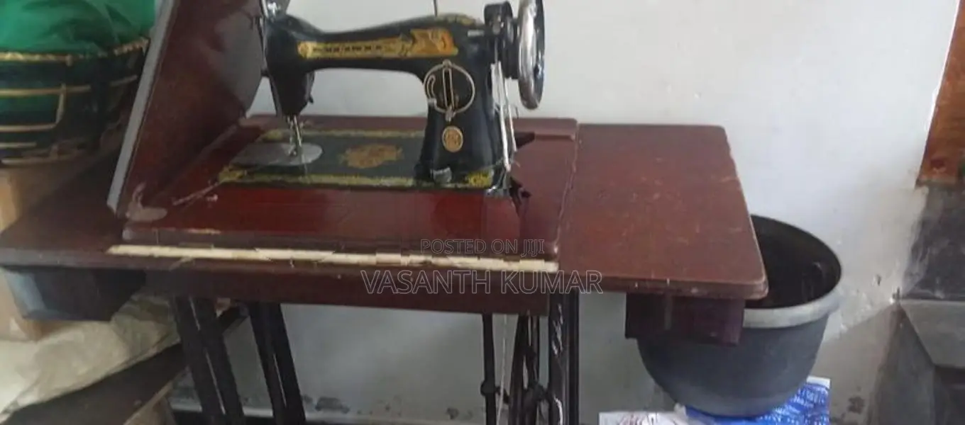 Uesd sawing machine with table