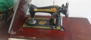 Uesd sawing machine with table