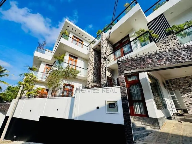 Ultra Luxury 4BR Smart House with Lift & Swimming Pool – Battaramulla