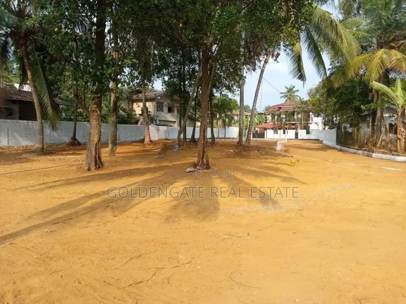 Yakkala Valuable Land for Sale