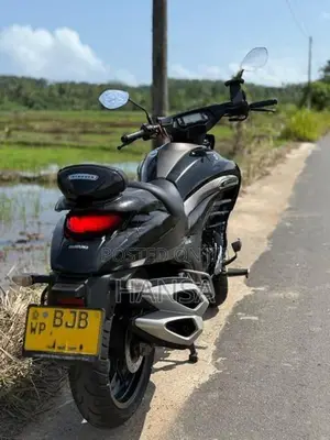 Suzuki Intruder FI 2020