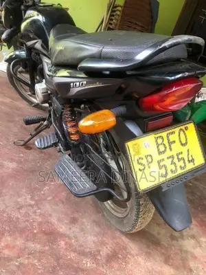 Bajaj Platina 100 2017