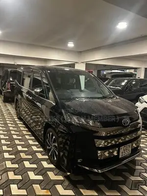 Toyota Noah 2025