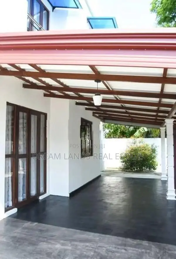 3BED HOUSE FOR RENT IN BATTARAMULLA WITH FURNITURE (SP1195)