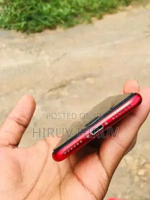 Apple iPhone SE 2 (Used)
