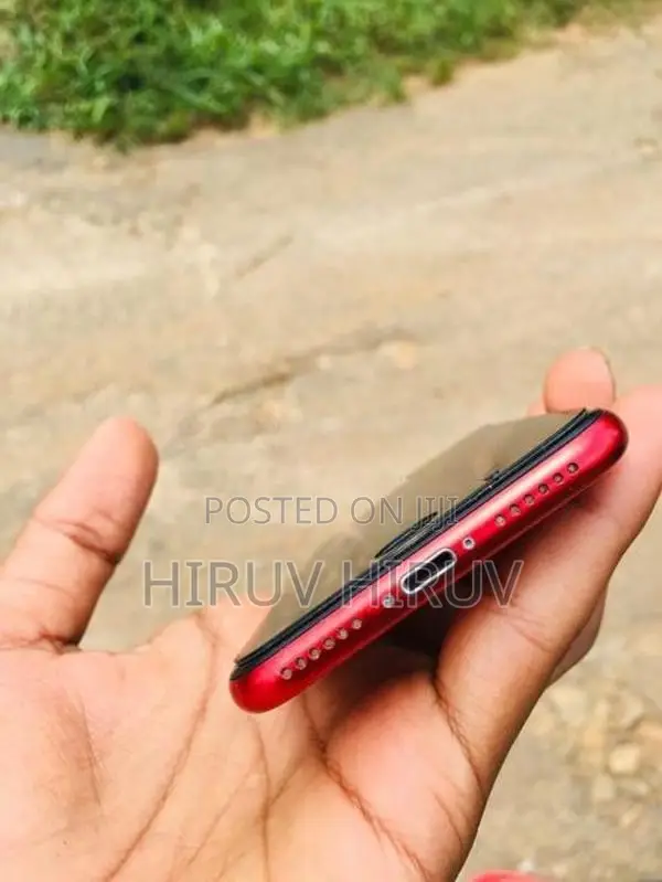 Apple iPhone SE 2 (Used)
