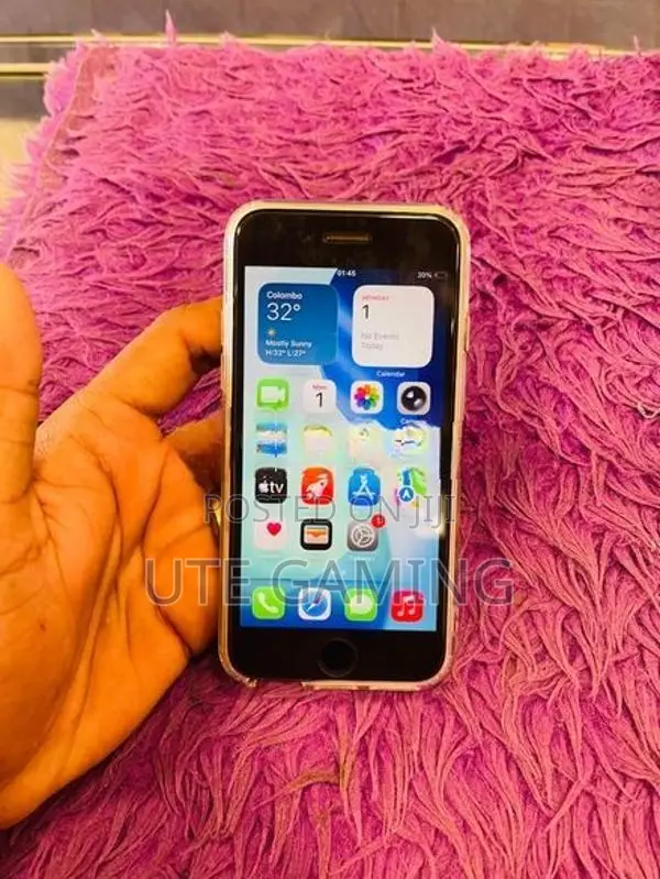 Apple iPhone SE 2 64GB (Used)
