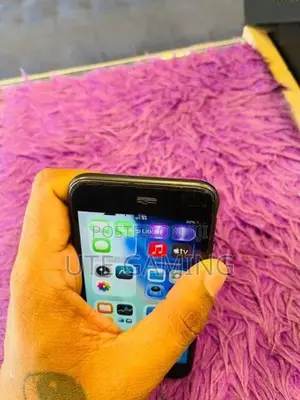 Apple iPhone SE 2 64GB (Used)