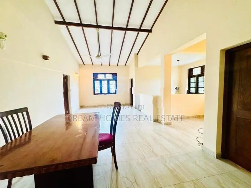 5 Bedroom Luxury House for Sale in Boralesgamuwa