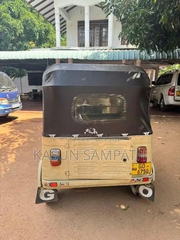 Bajaj RE 2002