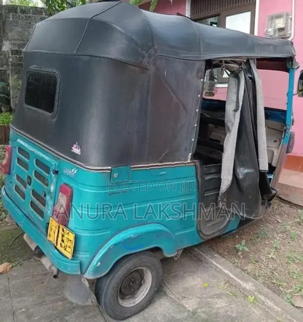 Bajaj RE 2016