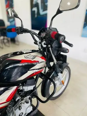 Bajaj CT100 2023