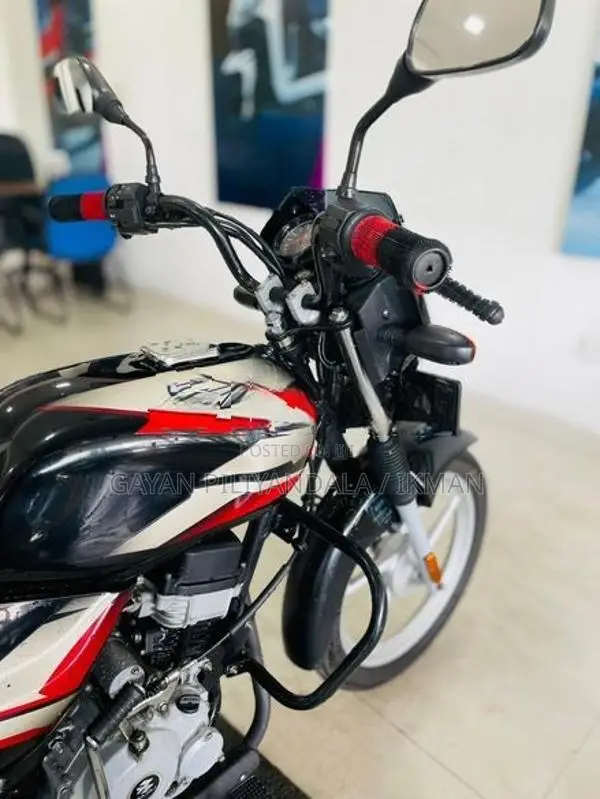 Bajaj CT100 2023