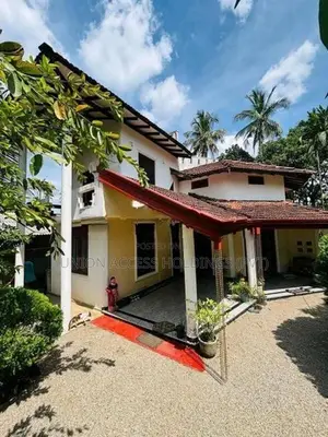 කුරුණෑගල - පුත්තලම ප්‍රධාන මාර්ගයේ 900m දුරින් දෙමහල් නිවසක් විකිණීමට