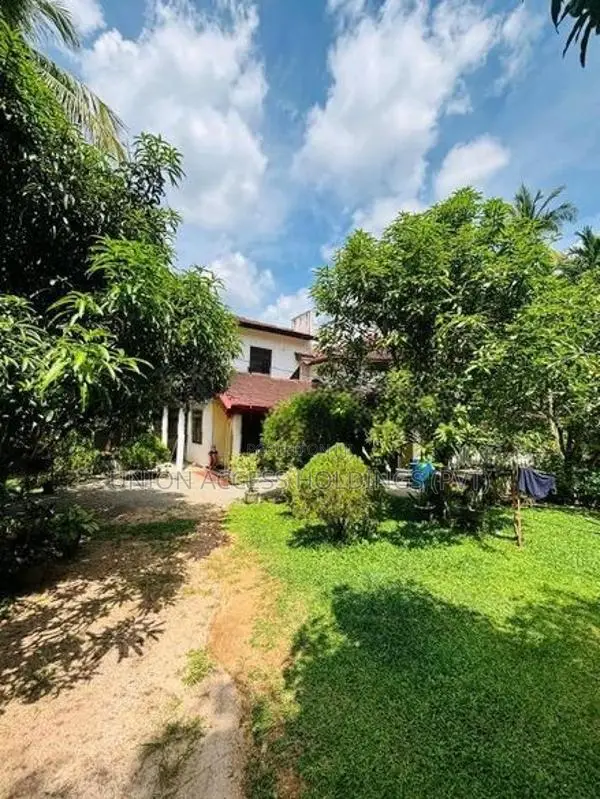 කුරුණෑගල - පුත්තලම ප්‍රධාන මාර්ගයේ 900m දුරින් දෙමහල් නිවසක් විකිණීමට