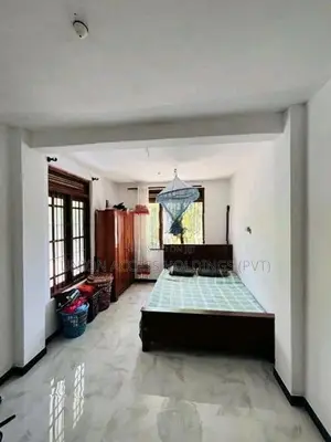 කුරුණෑගල - පුත්තලම ප්‍රධාන මාර්ගයේ 900m දුරින් දෙමහල් නිවසක් විකිණීමට