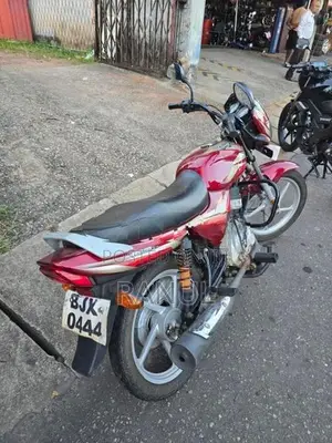 Bajaj CT100 2025