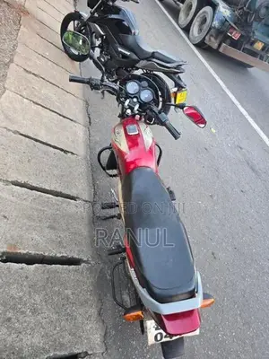 Bajaj CT100 2025