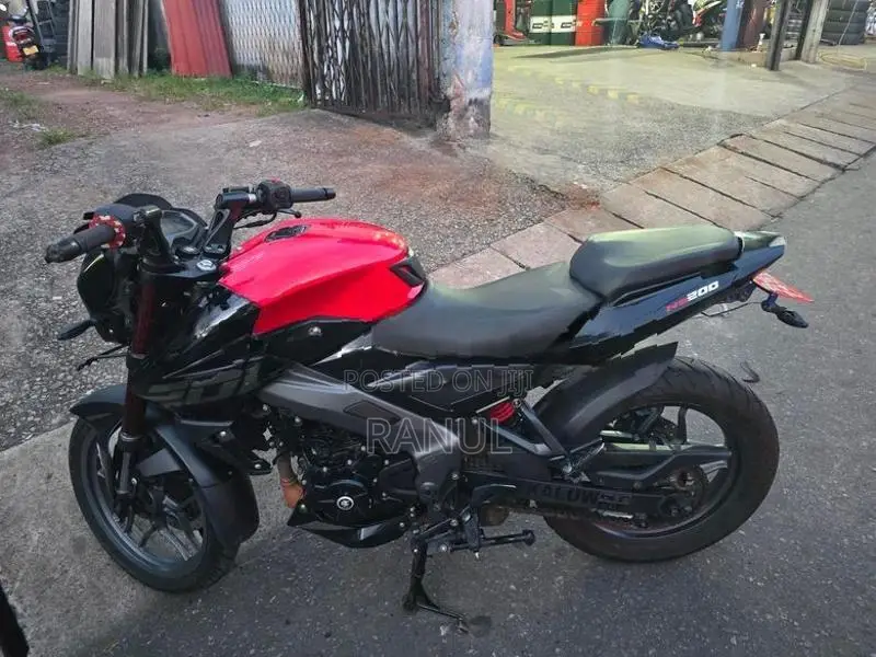 Bajaj Pulsar NS200 2025