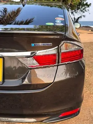 Honda Grace 2014
