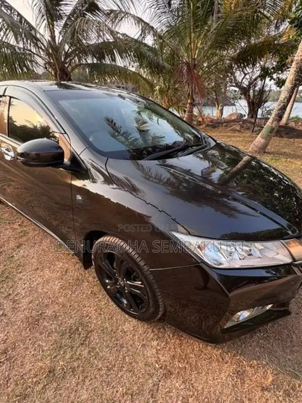 Honda Grace 2014