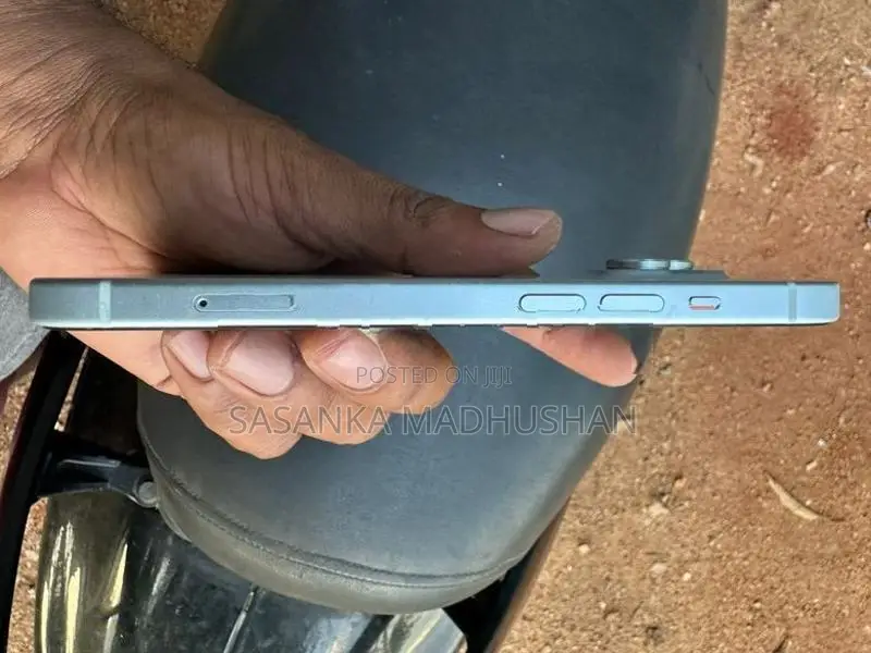 Apple iPhone 15 (Used)