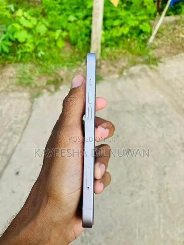 Apple iPhone 13 (Used)